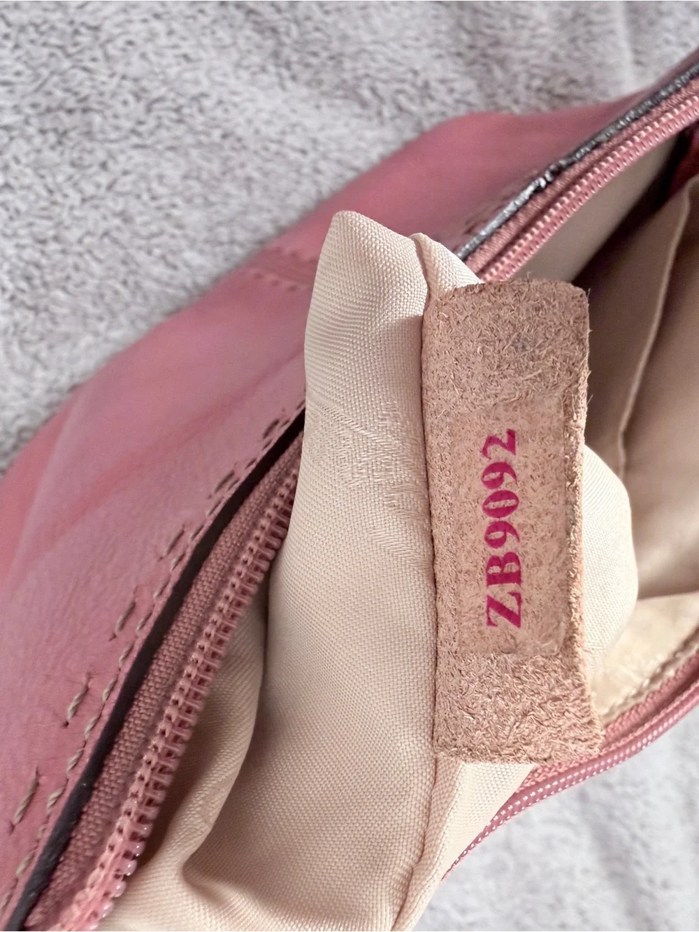 Fossil Pink Leather Shoulder Bag Crossbody Hobo Purse whipstich y2k vintage